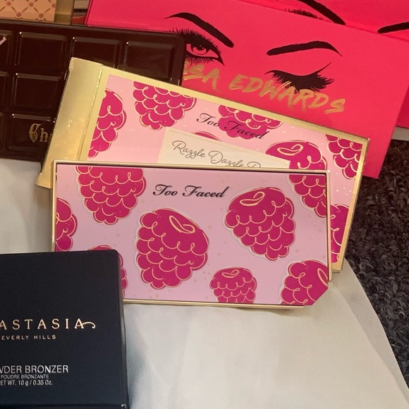 MAKE OFFERS NOW! SELLING CHEAP MAKEUP - Picture 4 of 4